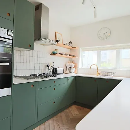 Dunford Road 2 Bedroom House Apartment Bristol