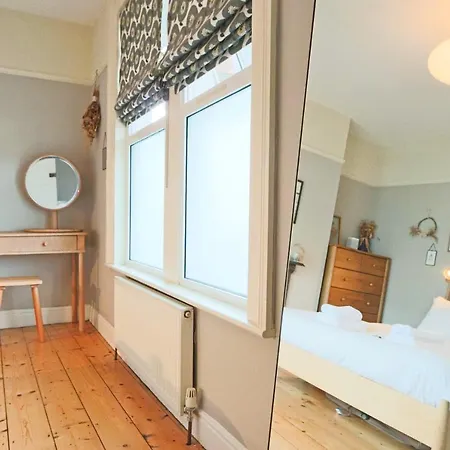 Dunford Road 2 Bedroom House *