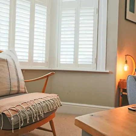 Dunford Road 2 Bedroom House Apartment