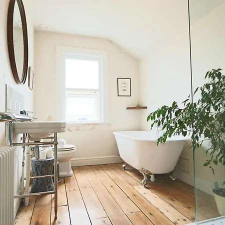 Dunford Road 2 Bedroom House בריסטול