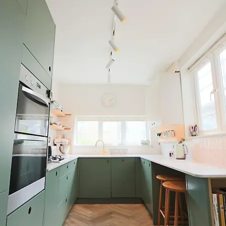 Dunford Road 2 Bedroom House בריסטול
