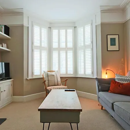 Dunford Road 2 Bedroom House * بريستول